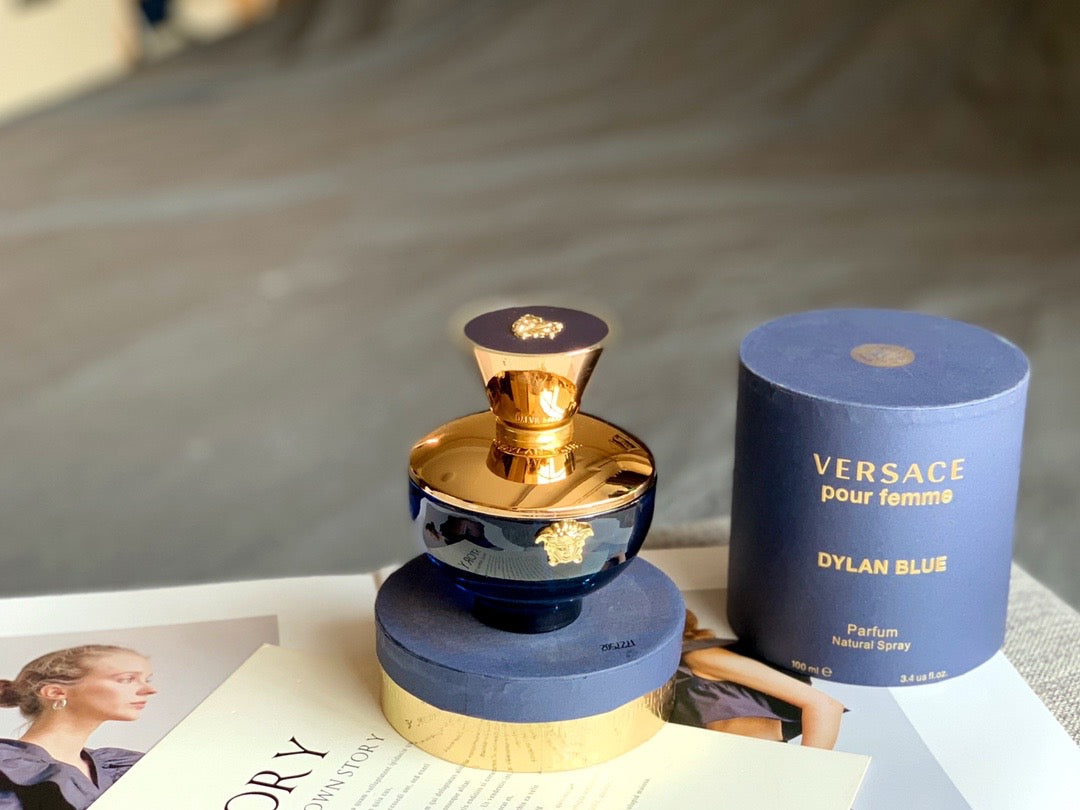 VERSACE Pour Femme Dylan Blue